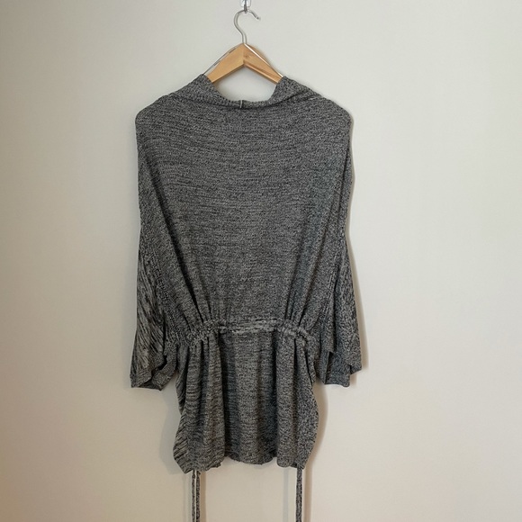 Lululemon grey shawl sweater size 4 - Picture 5 of 5